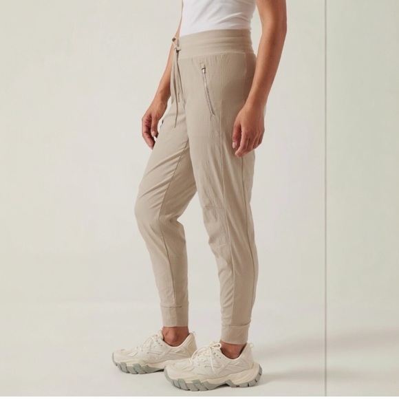 NWT Athleta Trekkie North Jogger || Ecru - Picture 4 of 10